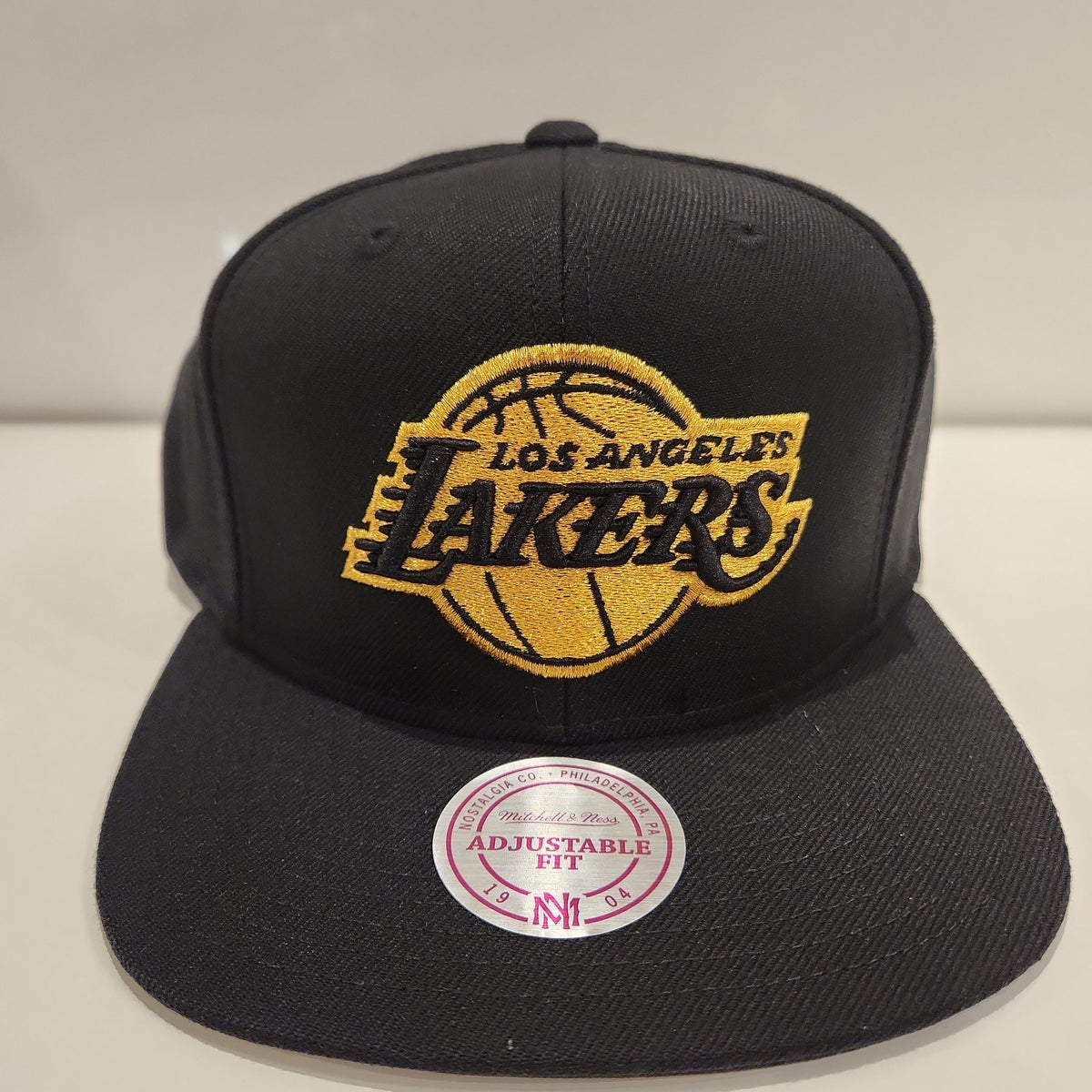 Los Angeles Lakers NBA Mitchell & Ness Men Black Gold Logo Snapback product image 2, provided for visual reference and