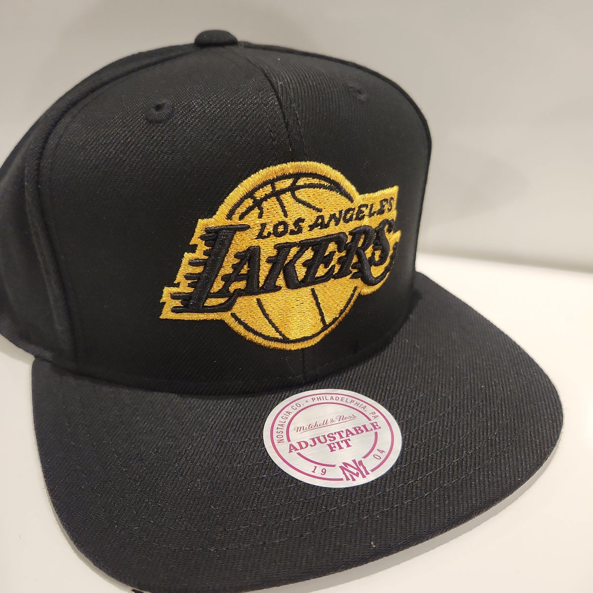 Los Angeles Lakers NBA Mitchell & Ness Men Black Gold Logo Snapback product image 5, provided for visual reference and